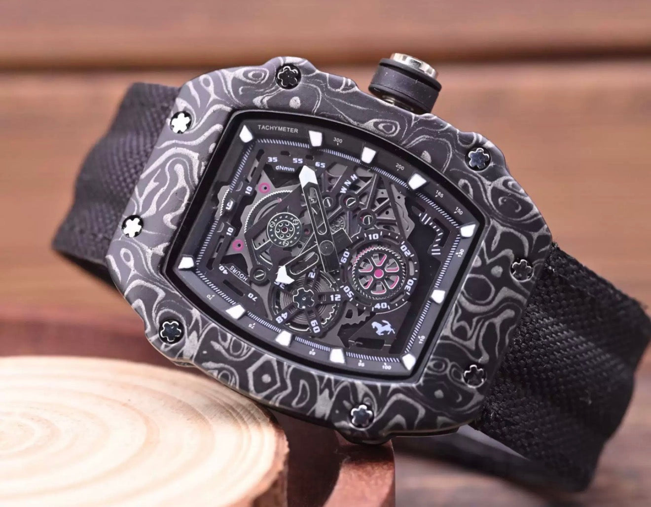 Reloj futurista varios colores (LeisaacVita)