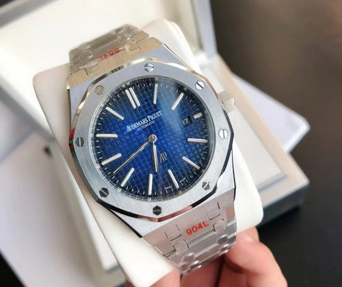 Audemars Piguet Royal Oak de acero inoxidable con una característica esfera azul texturizada con patrón «Tapisserie».