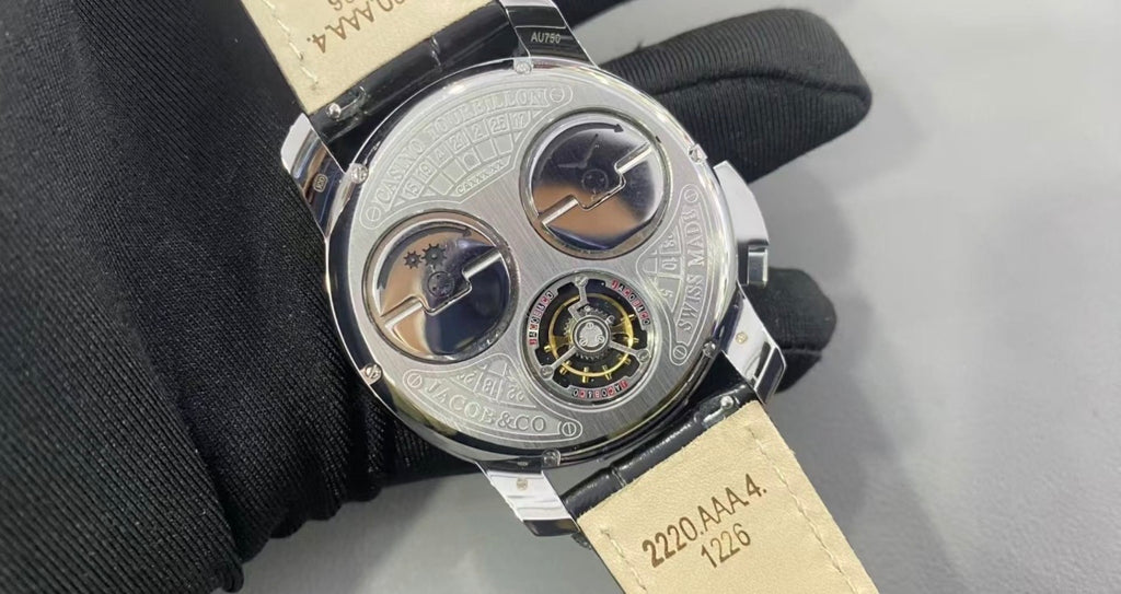 Jacob & Co. The Casino Tourbillon, un lujoso reloj que destaca por su esfera diseñada como una rueda de ruleta funcional.