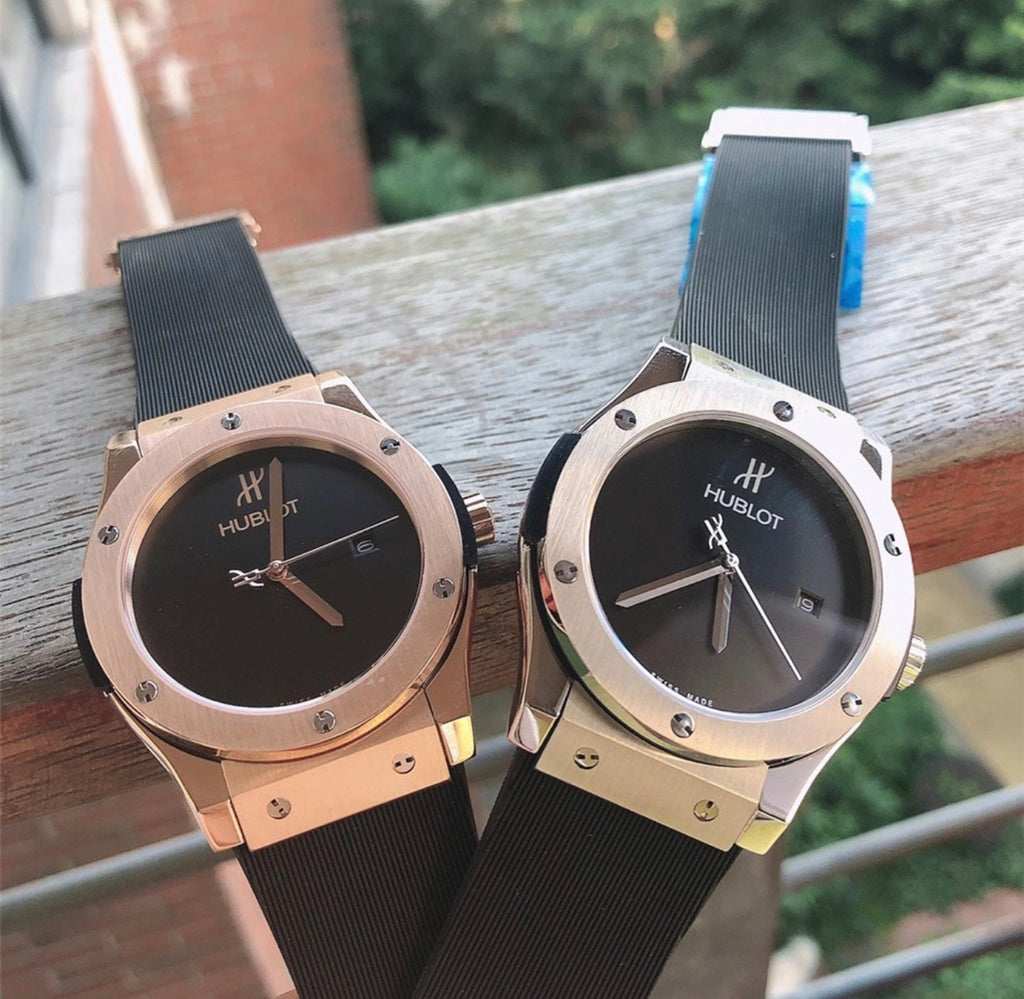Reloj AAA automático Hublot Classic Fusion de titanio con una elegante esfera negra y correa de caucho.