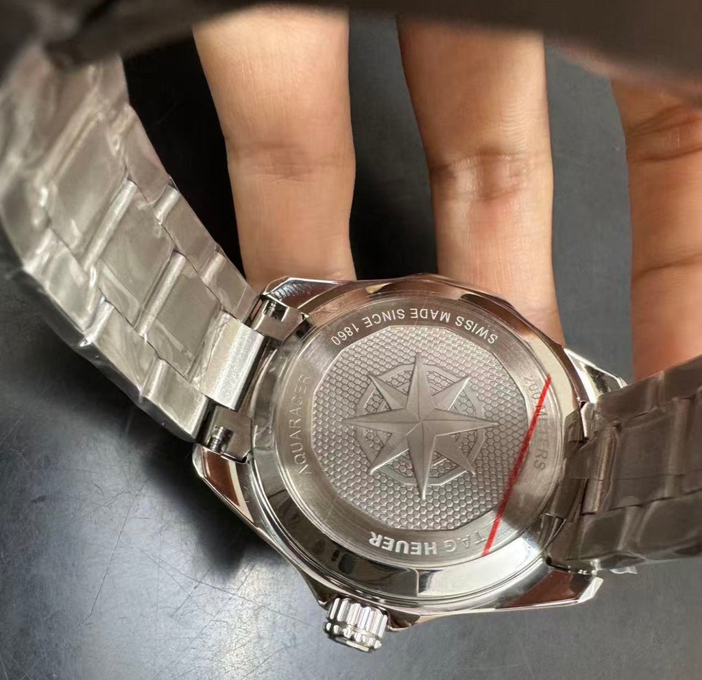 Calidad AAA TAG Heuer Aquaracer Professional 200 Solargraph de 40 mm en titanio, reconocible por su esfera texturizada de efecto rayos de sol.