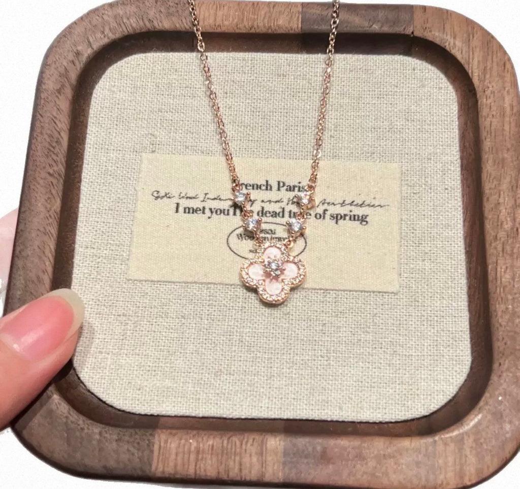 Precioso collar mujer brillante
