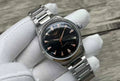 Longines Conquest Heritage de acero inoxidable que destaca por su elegante esfera negra lacada con índices aplicados en tono oro rosa