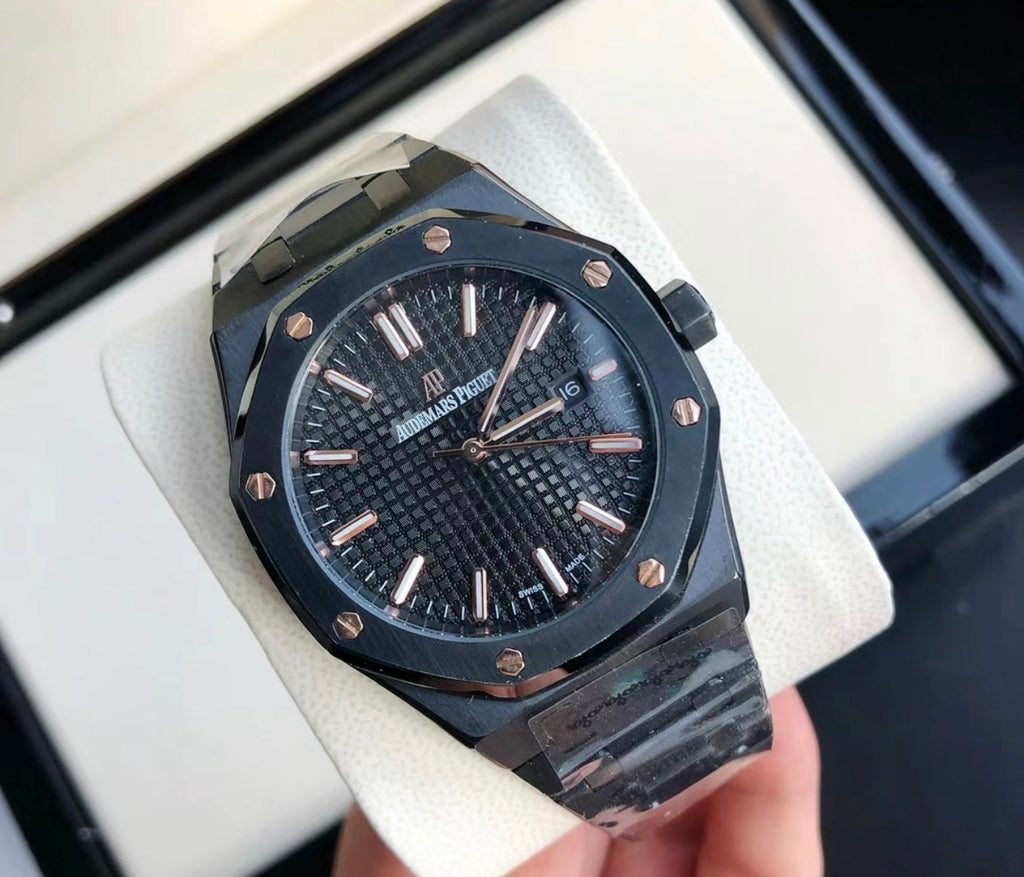 Audemars Piguet Royal Oak de acero inoxidable con una característica esfera azul texturizada con patrón «Tapisserie».