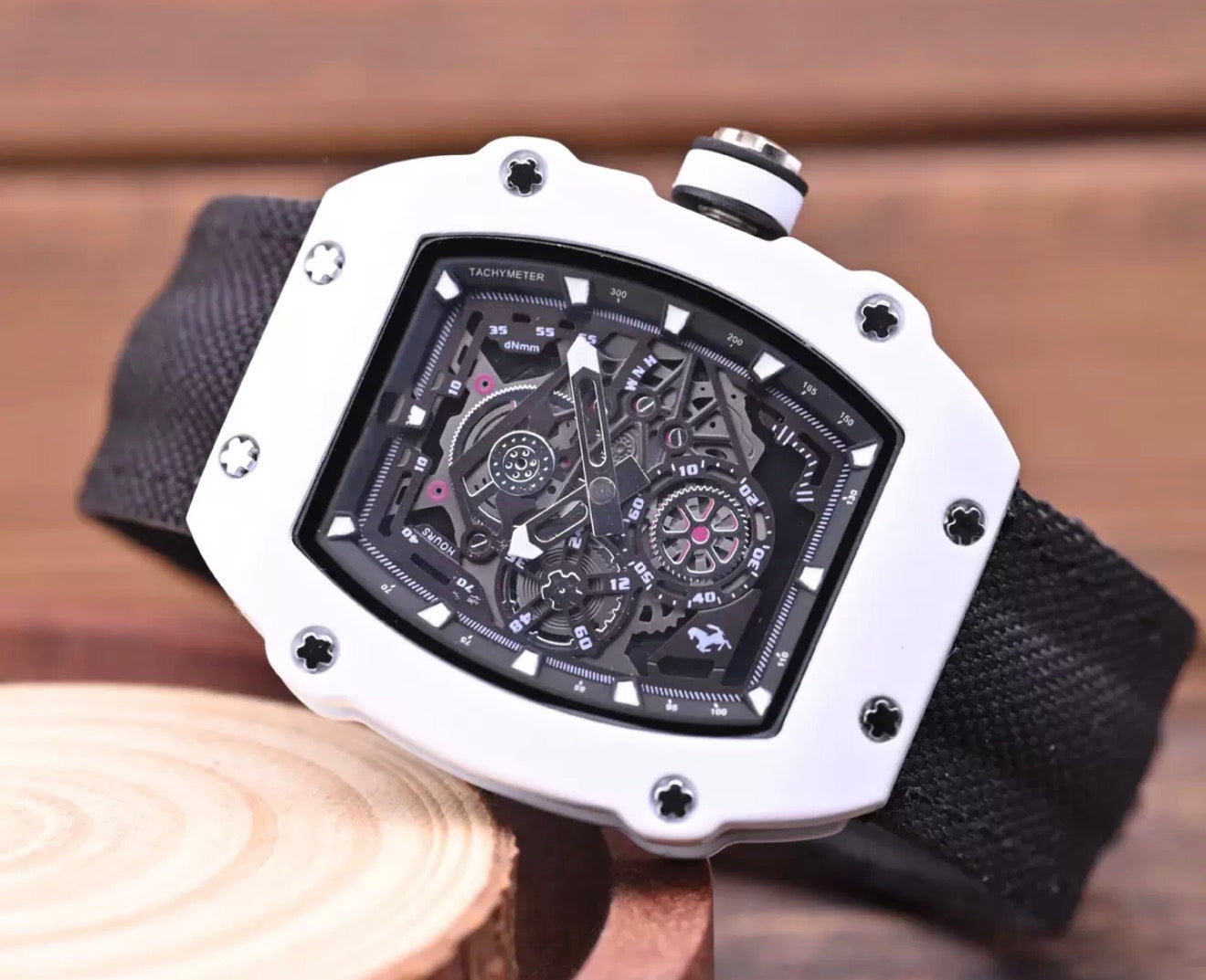 Reloj futurista varios colores (LeisaacVita)