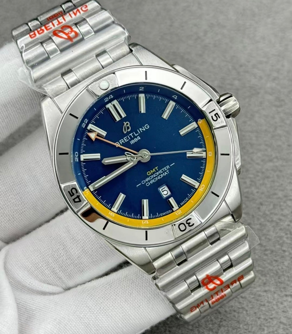 Breitling Chronomat Automatic GMT 40, concretamente una edición limitada que destaca por su esfera combinada con un llamativo realce bicolor , calidad AAA