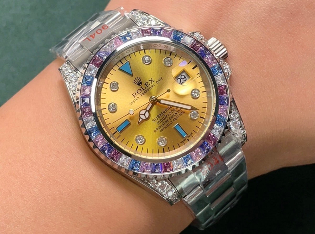 Rolex Yacht-Master
40 ref. 16622, brazalete Oyster, esfera brillante y bisel colorido.