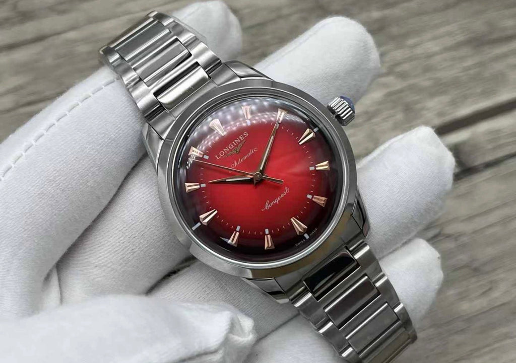 Longines Conquest Heritage de acero inoxidable que destaca por su elegante esfera negra lacada con índices aplicados en tono oro rosa