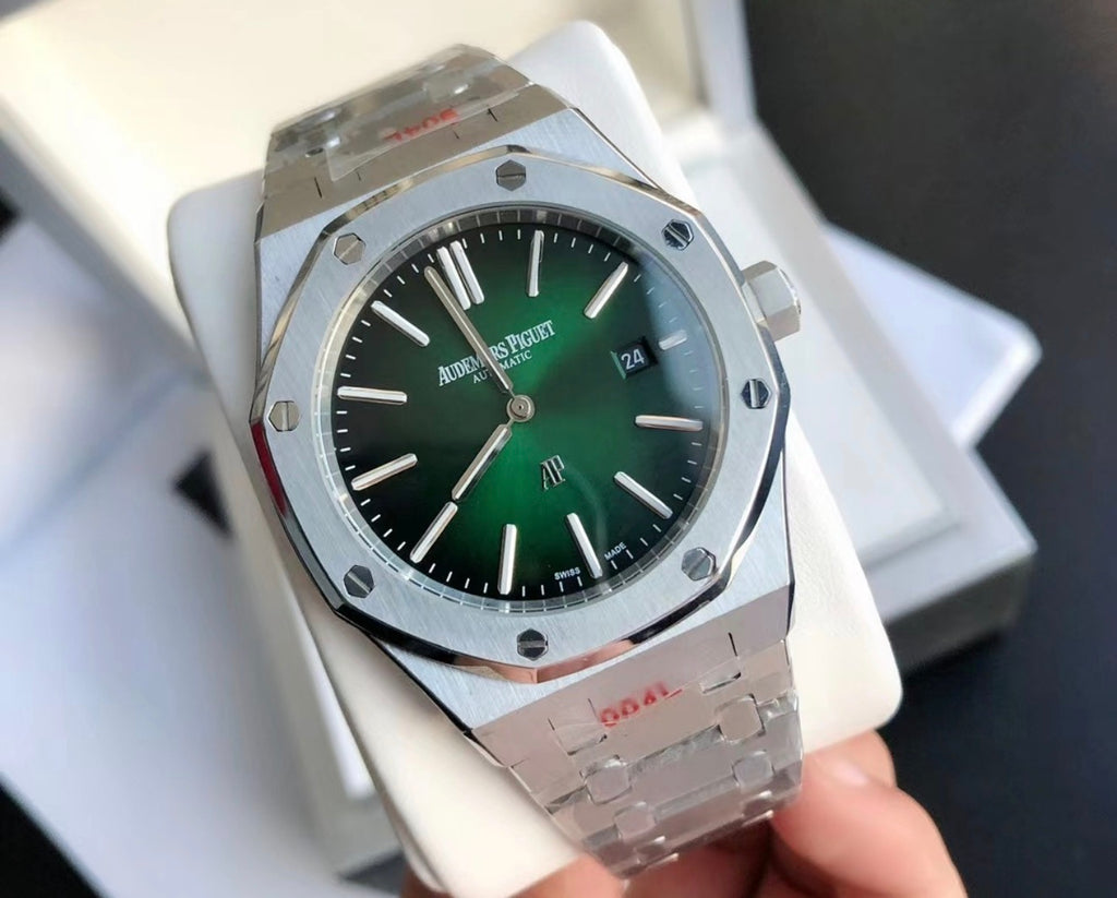 Audemars Piguet Royal Oak de acero inoxidable con una característica esfera azul texturizada con patrón «Tapisserie».