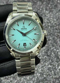Omega Seamaster Aqua Terra de acero inoxidable que destaca por su llamativa esfera de color turquesa