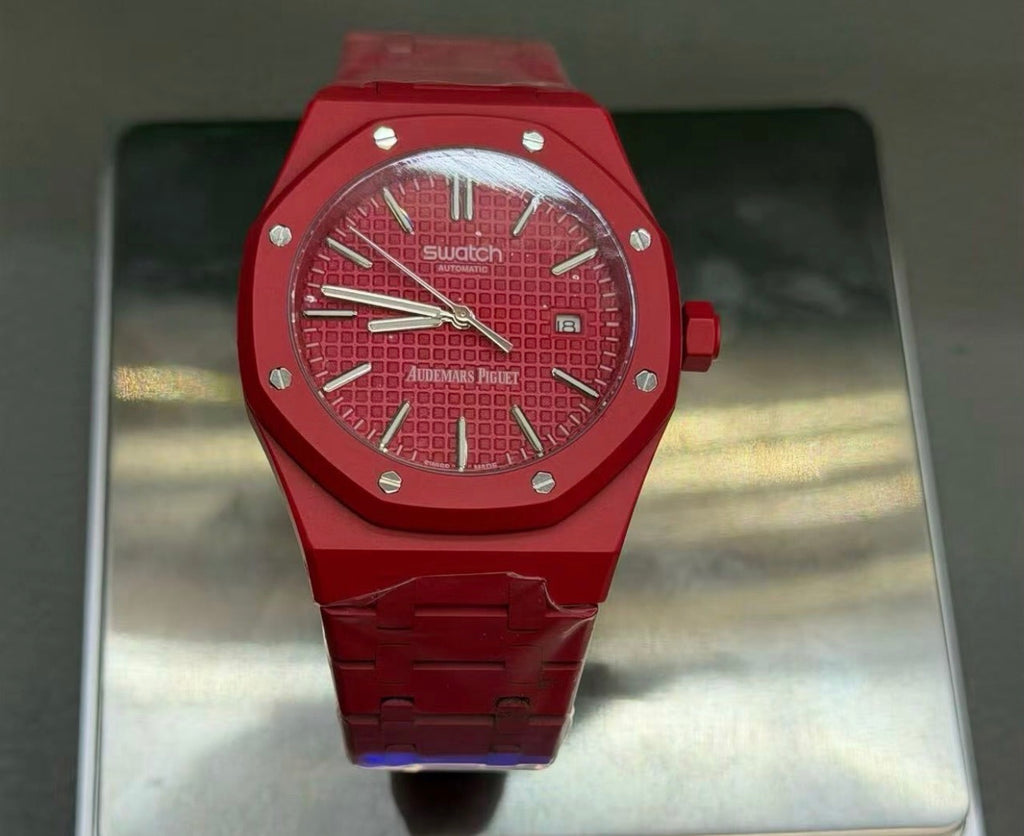 Reloj de la colaboración Audemars Piguet x Swatch "Royal Pop" con una caja octogonal inspirada en el icónico diseño Royal Oak.