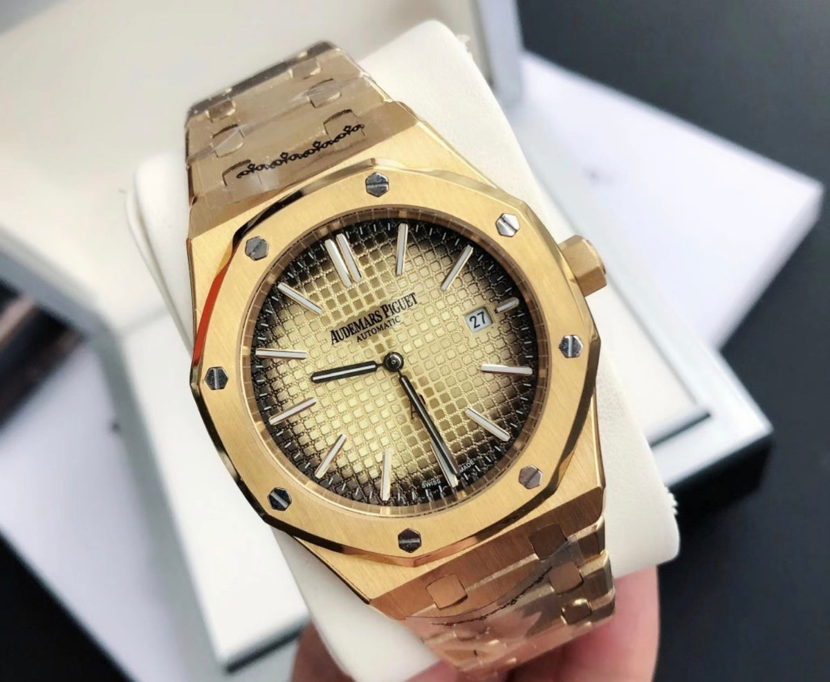 Audemars Piguet Royal Oak de acero inoxidable con una característica esfera azul texturizada con patrón «Tapisserie».