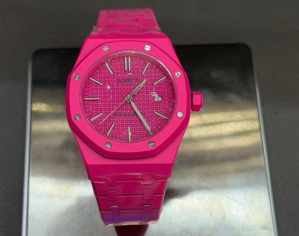 Reloj de la colaboración Audemars Piguet x Swatch "Royal Pop" con una caja octogonal inspirada en el icónico diseño Royal Oak.